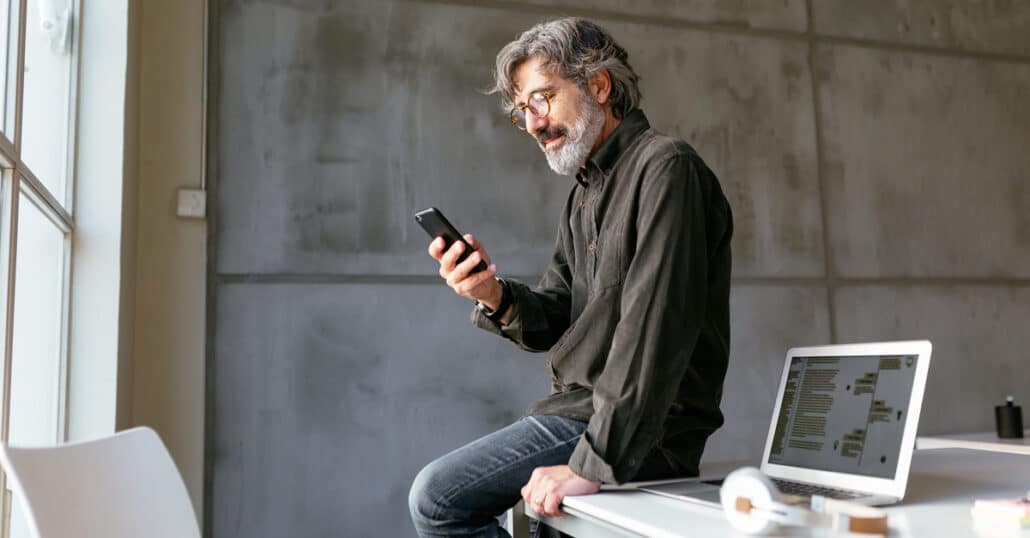 En las pequeñas y medianas empresas (PyMEs), los equipos de Tecnología y Operaciones IT son el motor silencioso que mantiene en funcionamiento el negocio. Desde la gestión de la infraestructura y la seguridad hasta la implementación de herramientas digitales, su rol es clave para garantizar la continuidad operativa.